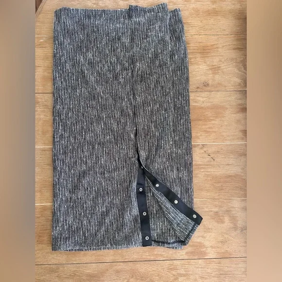 Lululemon Vinyasa Infinity Scarf/Wrap - Picture 2 of 6